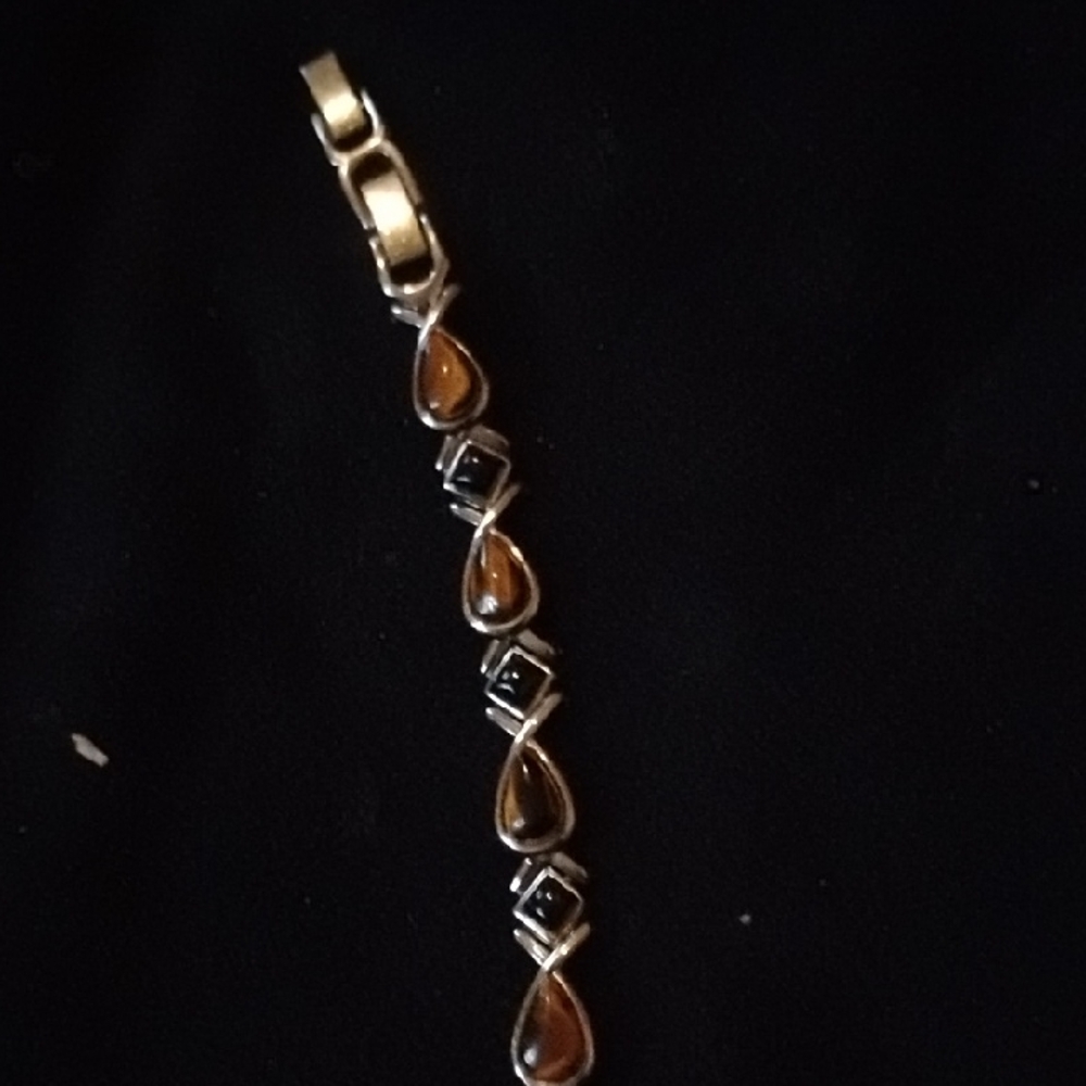 Elegant Gold and Brown Teardrop Bracelet